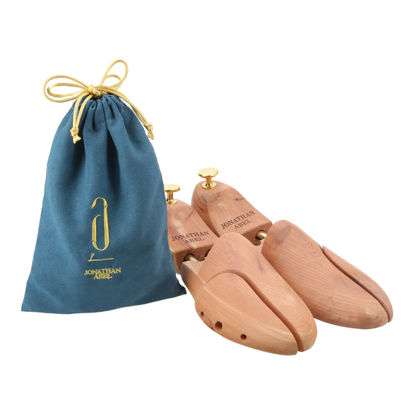 Complete shoe care kit with Famaco polish, cream, cleaner, brushes, shoe horn, and cedar shoe trees. Ideal for nourishing and shining leather.