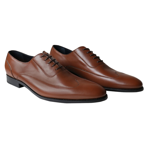 Tan Oxford shoes with subtle curved cap-toe design in full-grain leather, Goodyear welted and handmade in Portugal for understated elegance.