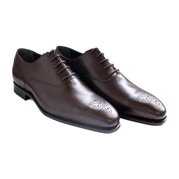 Chocolate brown Oxford shoes with medallion toe in full-grain leather, Goodyear welted and handcrafted in Portugal with soft chisel last and blue soles.