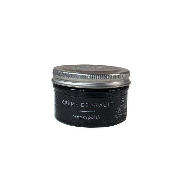 Famaco marine blue shoe cream with natural beeswax, nourishes leather and restores shine. Ideal for Jonathan Abel navy shoes. Made in France.