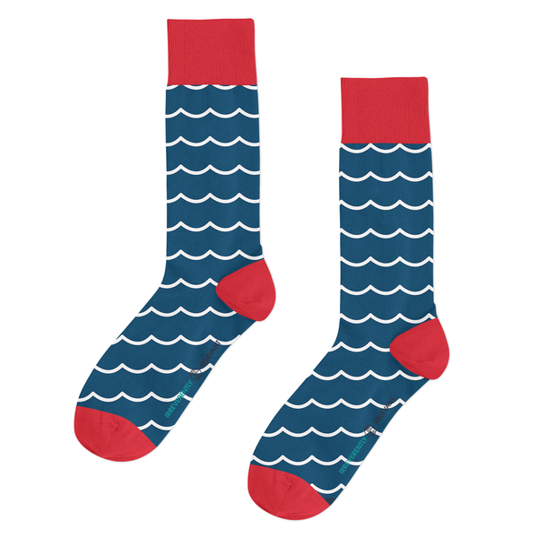 Blue and red socks with nautical wheel pattern, made from 100% combed cotton for soft, all-day comfort. Fits EU sizes 39–46.