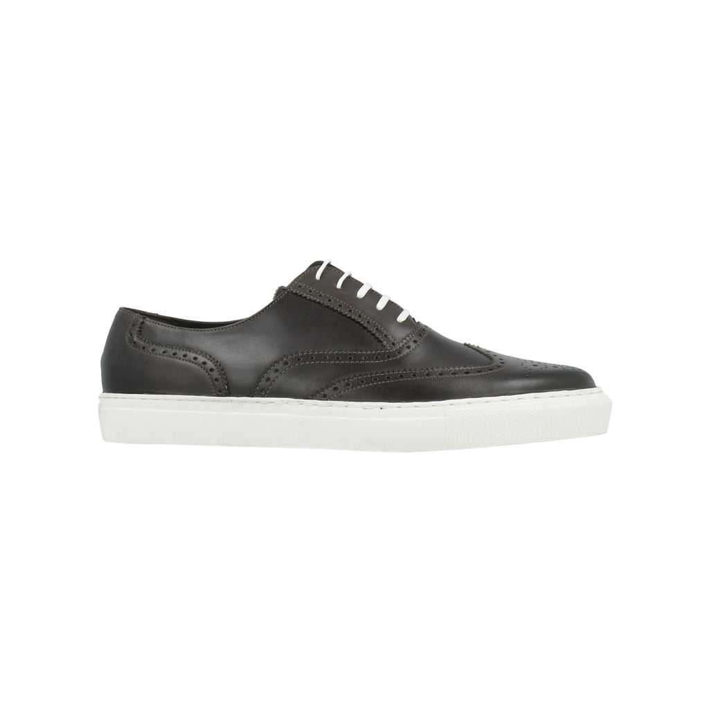 These sneakers showcase a sleek design in a versatile gray shade.