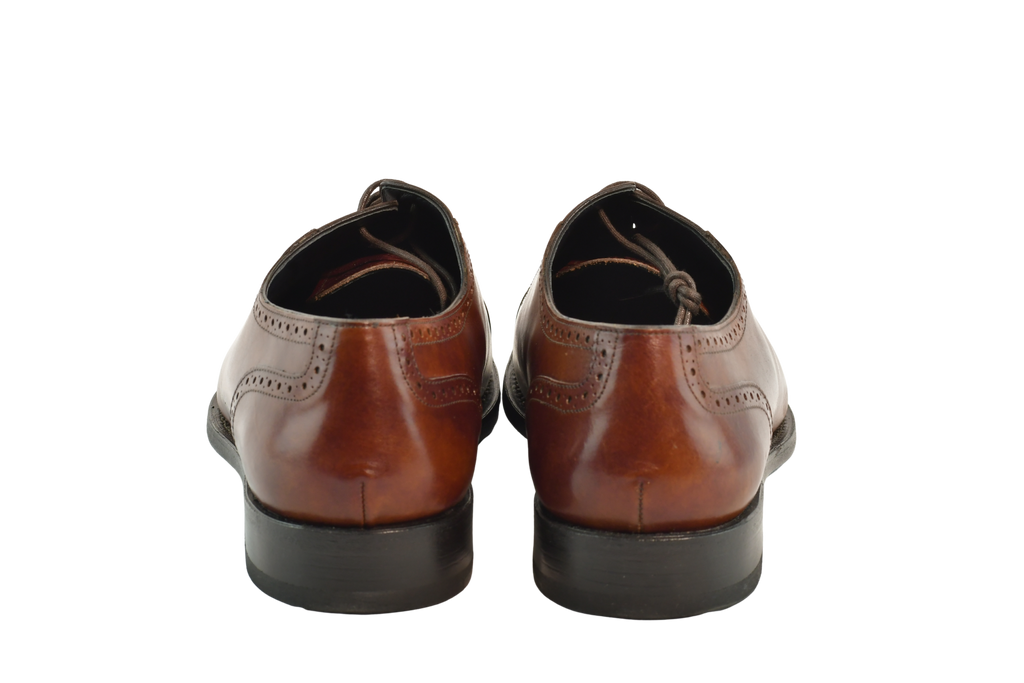 Shoe built on our R385 soft round last.