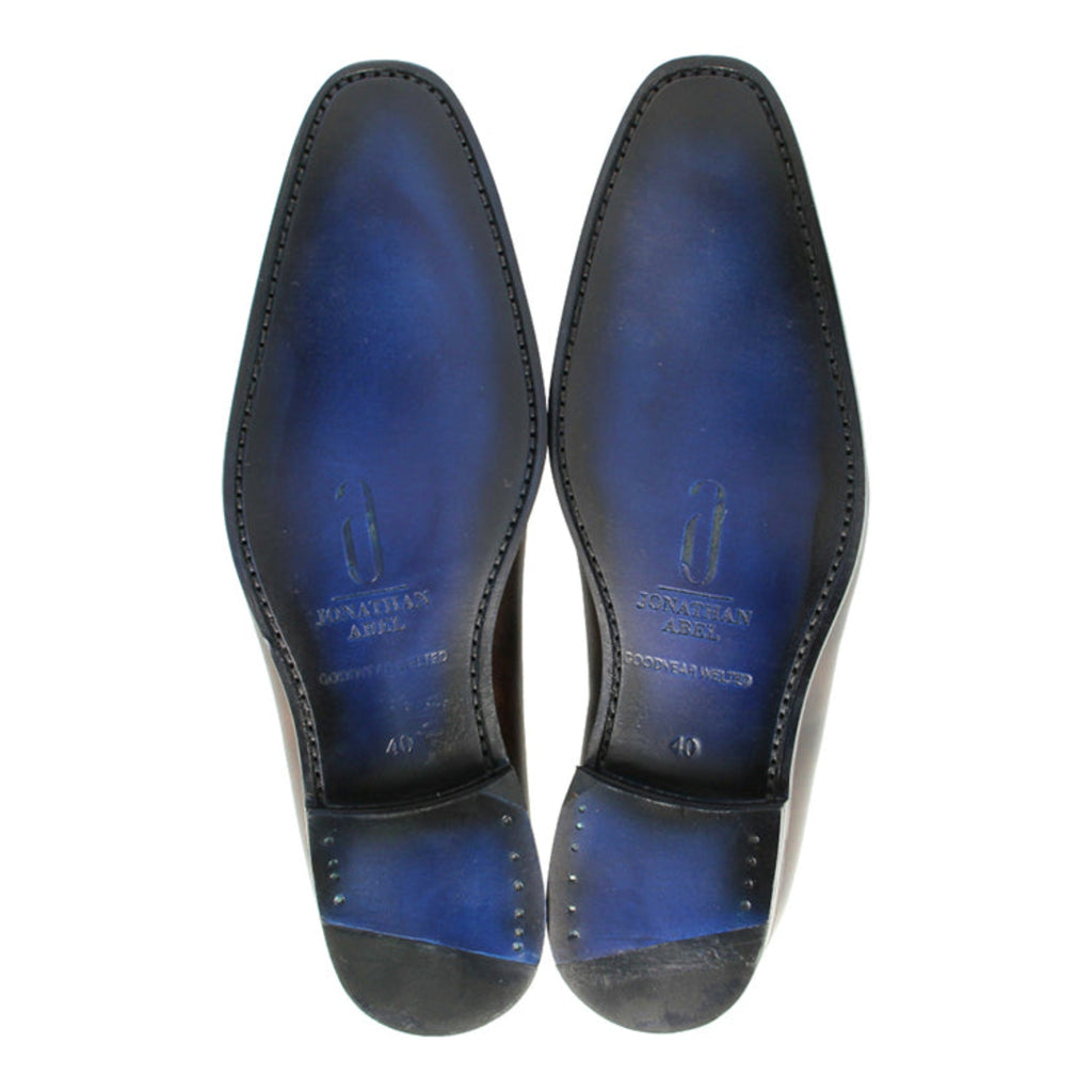 Featuring our signature blue leather sole.