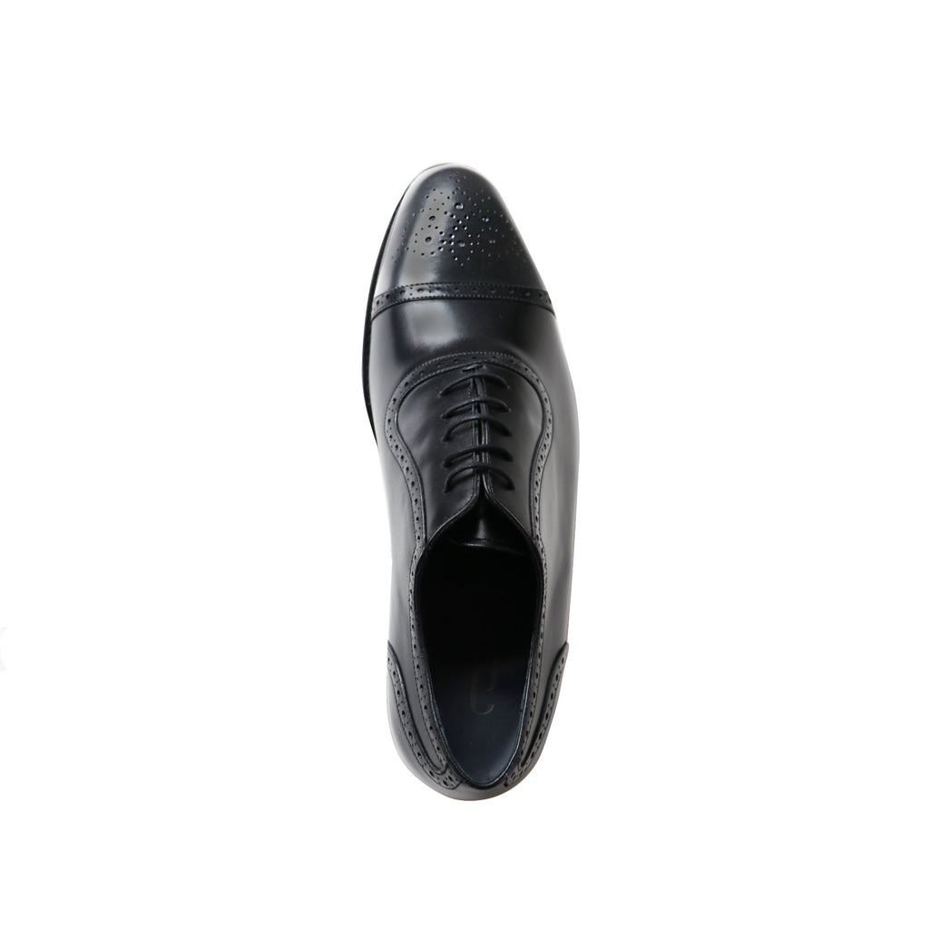 With brogue detailing is a sublime addition that will instantly    add polish to your outfit.